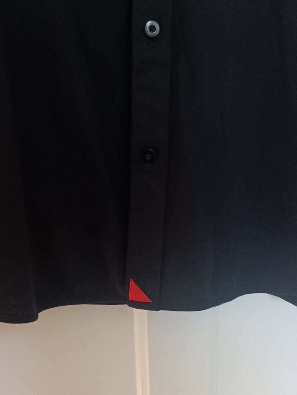 UNTUCKit Men's Black Long-Sleeve Button-Down Shirt - Picture 2 of 6